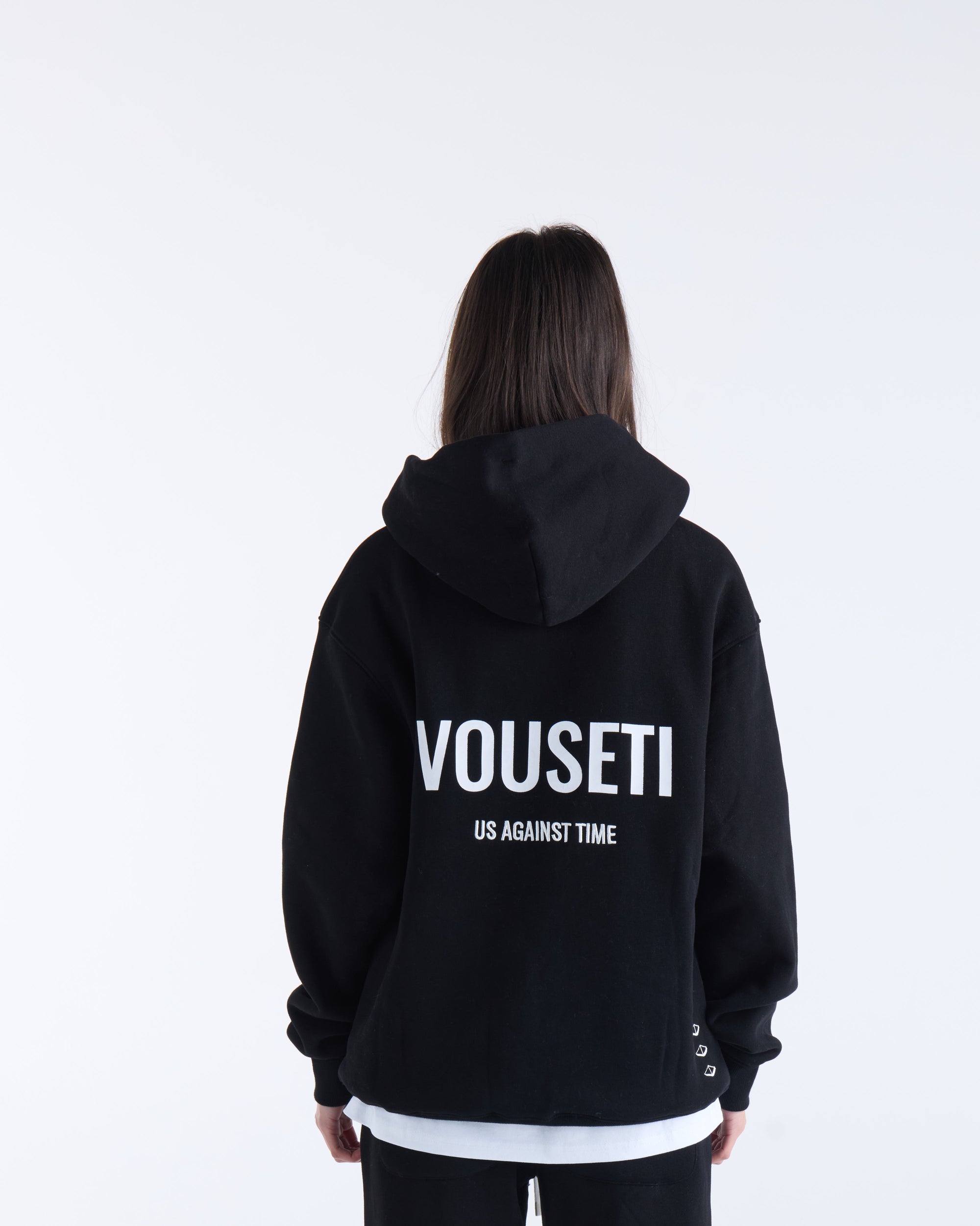 US AGAINST TIME HOODIE - Black