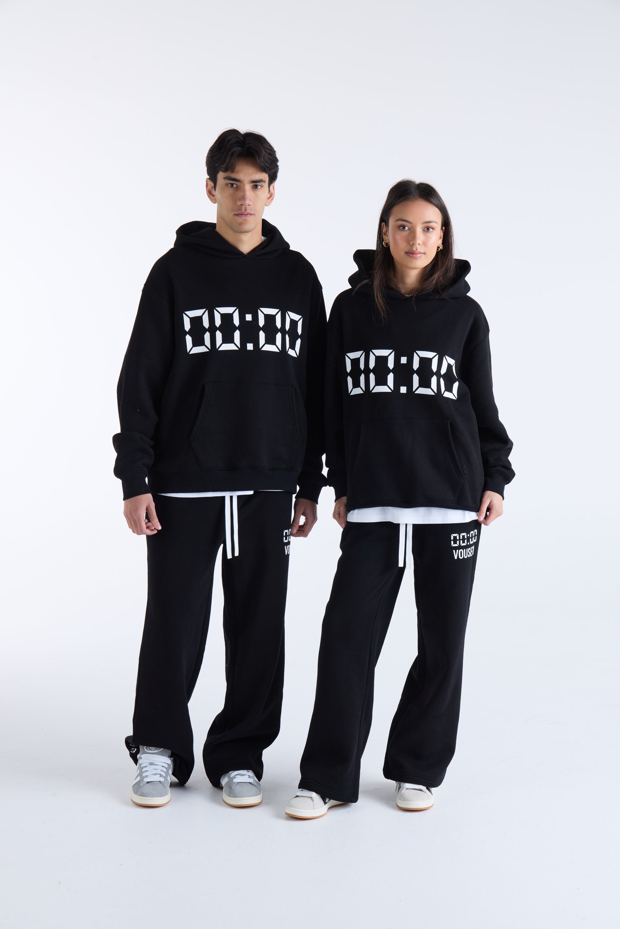 US AGAINST TIME HOODIE - Black