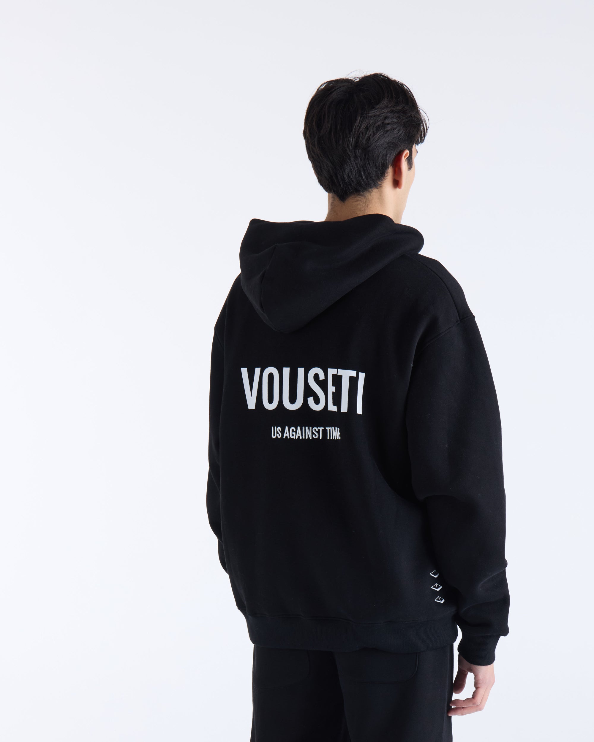 US AGAINST TIME HOODIE - Black