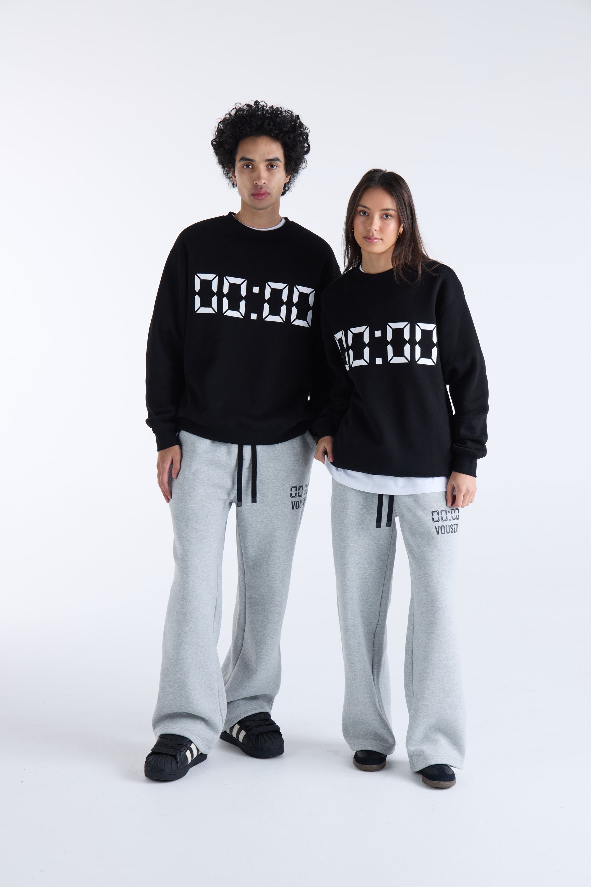 US AGAINST TIME SWEATER - Black