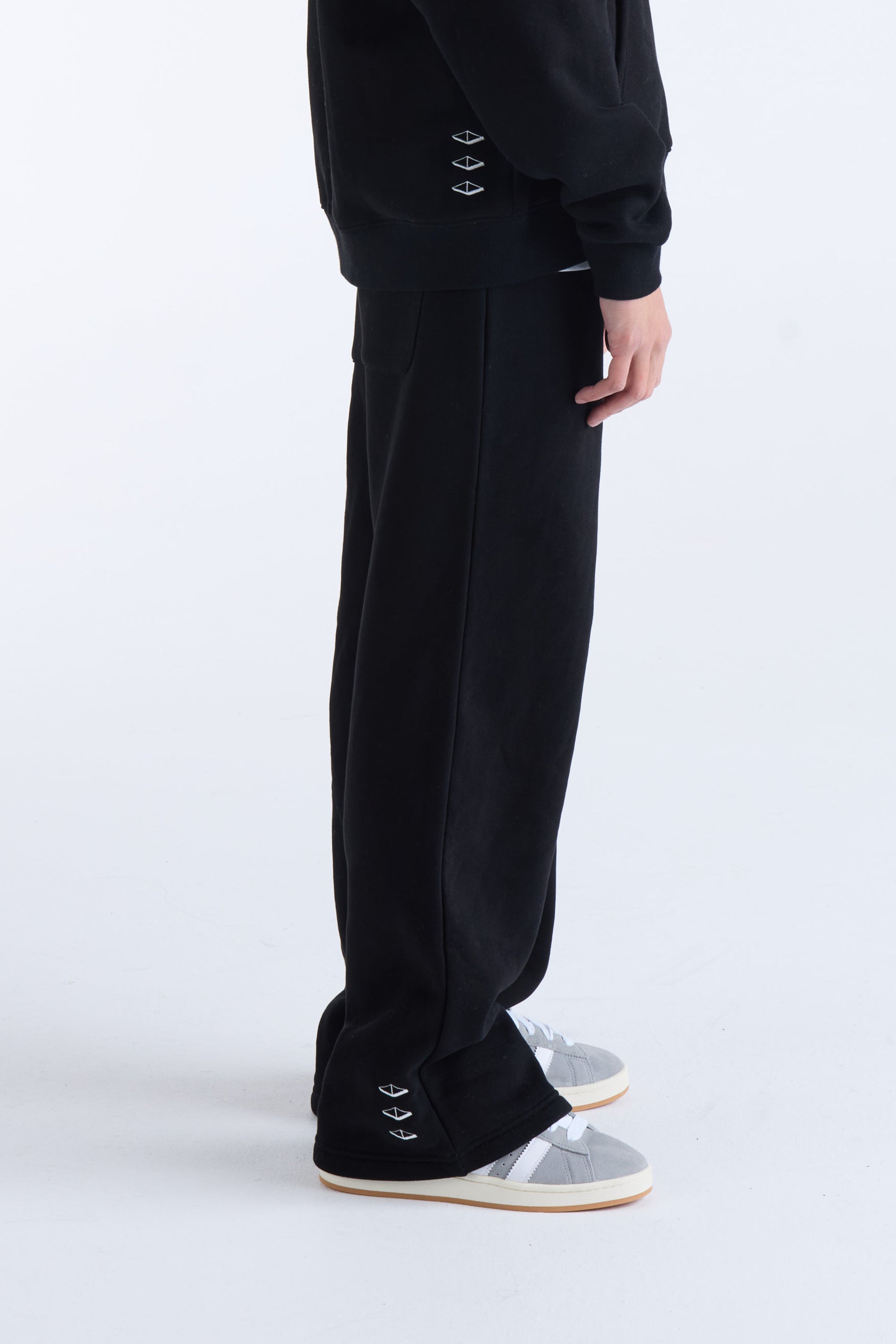 US AGAINST TIME TRACKPANTS - Black