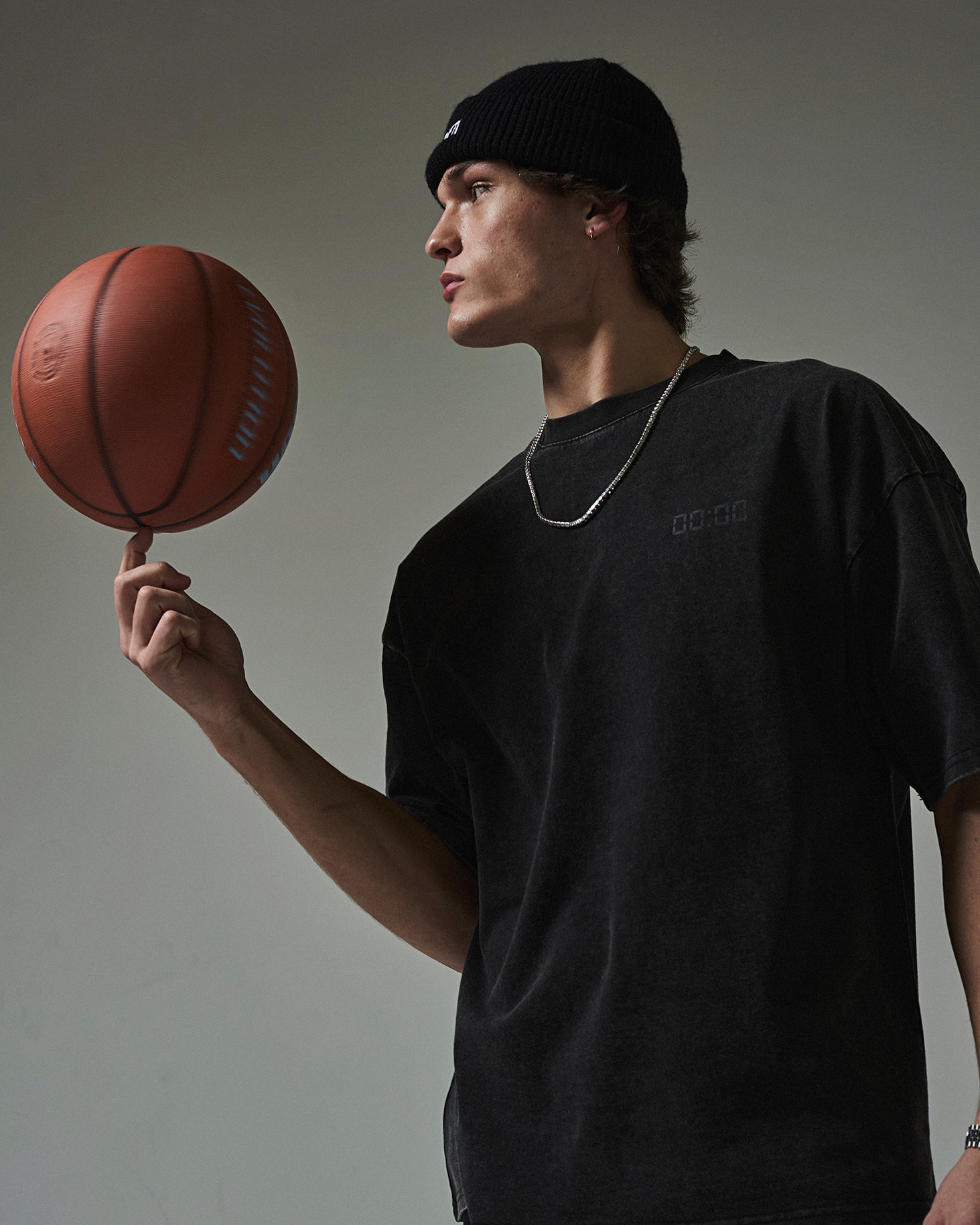 THE 00:00 ESSENTIALS T-SHIRT -VINTAGE BLACK