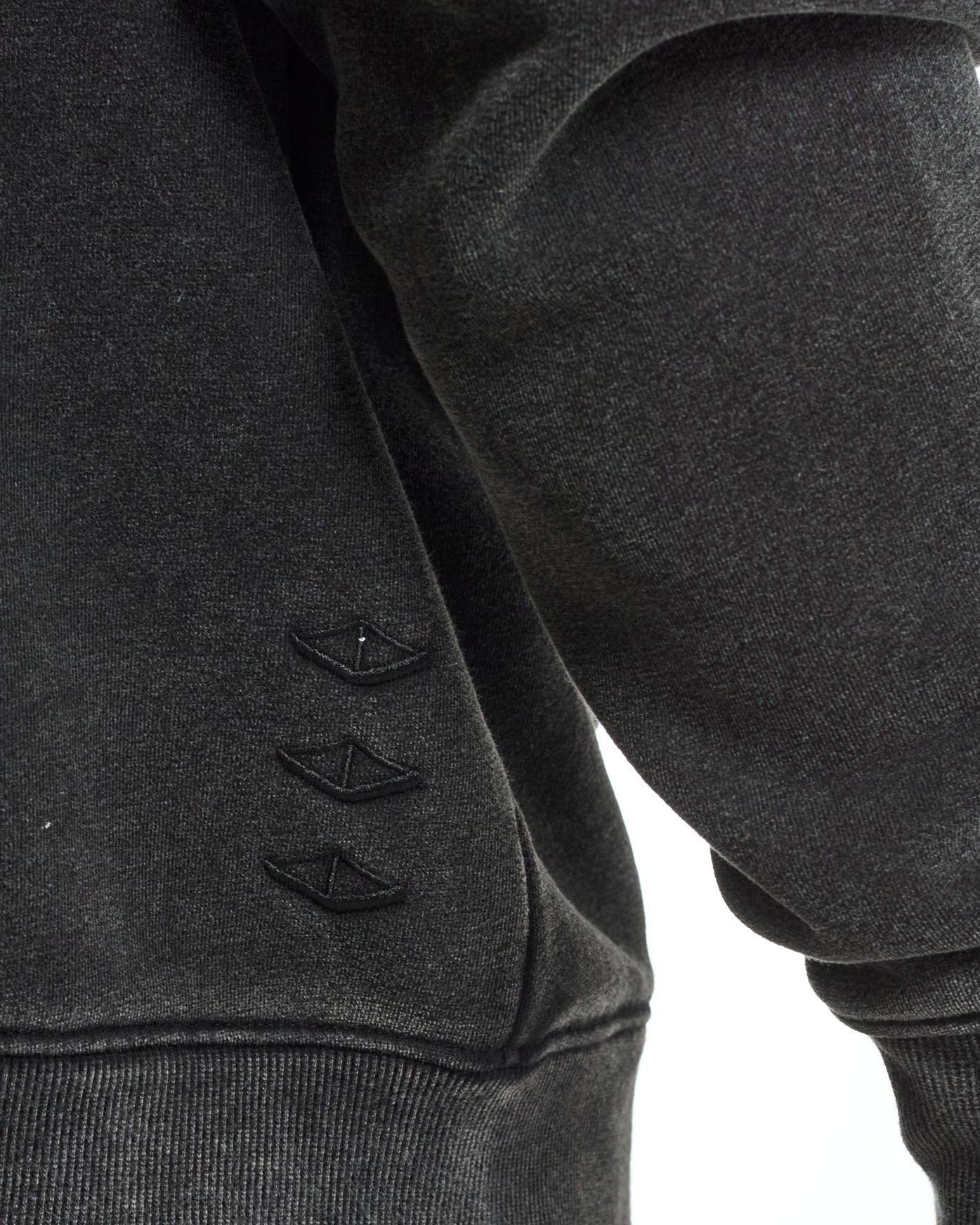 THE 00:00 ESSENTIALS HOOD -VINTAGE BLACK