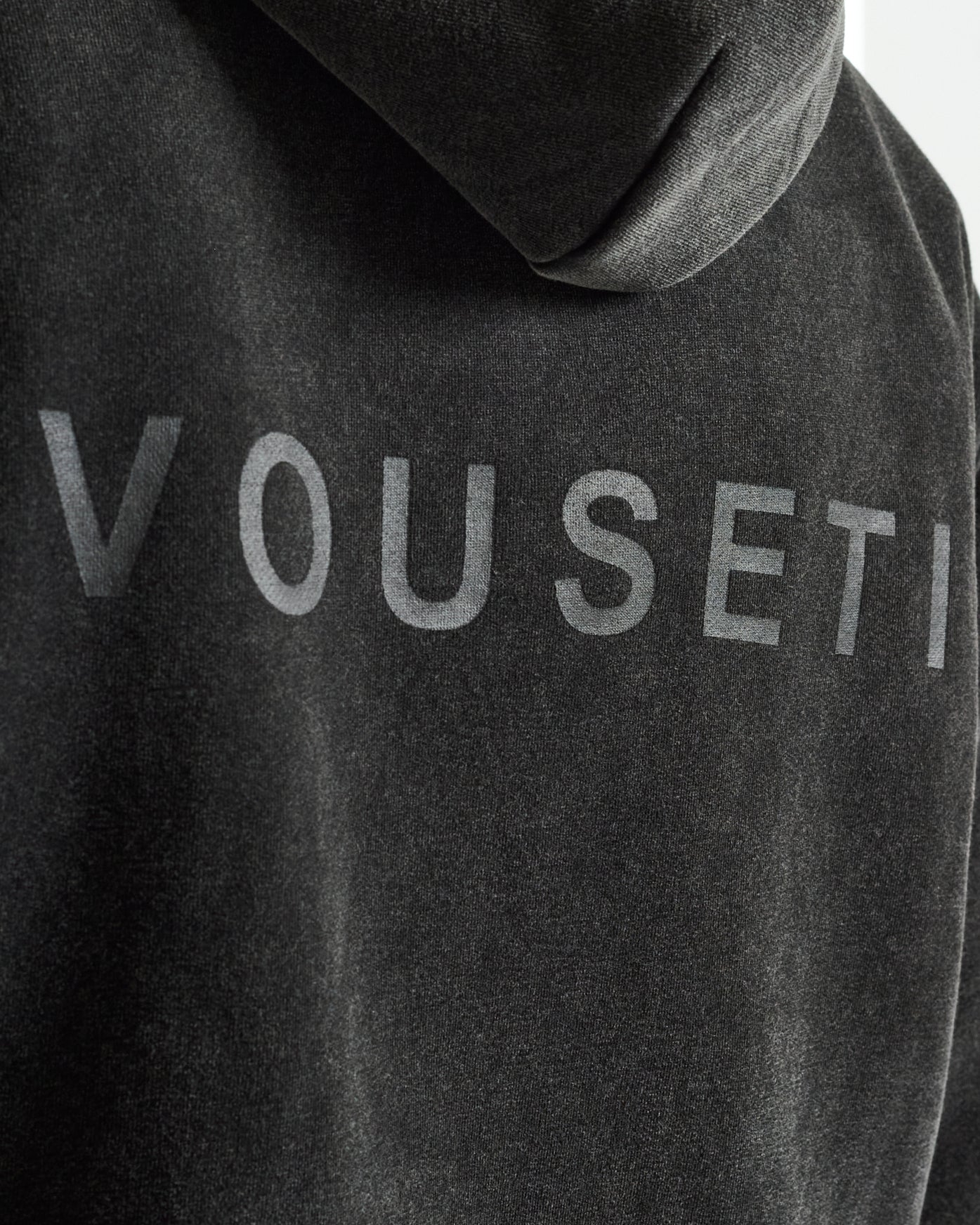 THE 00:00 ESSENTIALS HOOD -VINTAGE BLACK