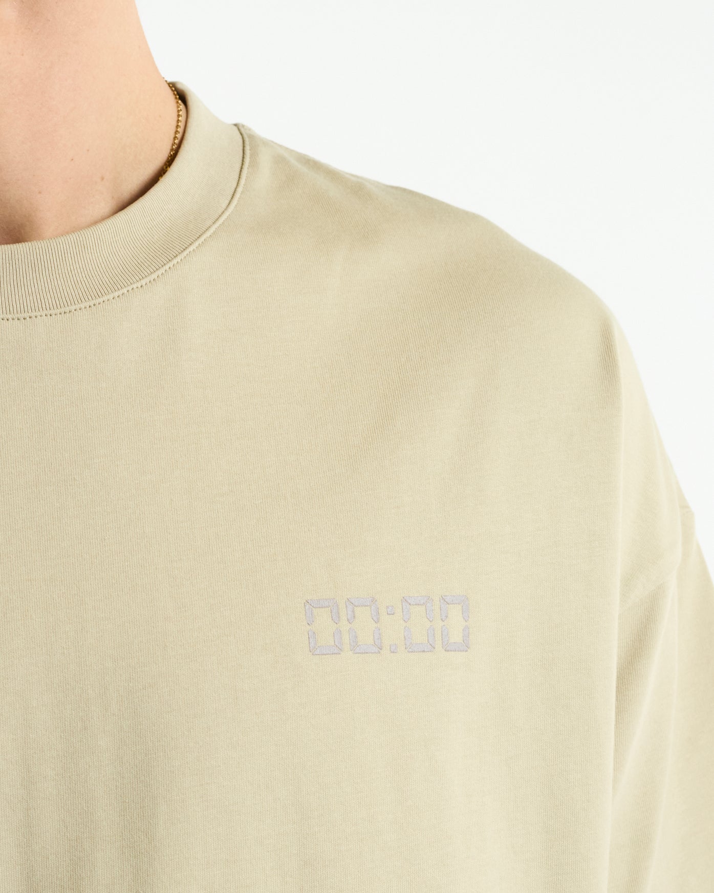 THE 00:00 ESSENTIALS T-SHIRT -BONE